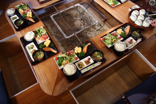 Petit-déjeuner au Minshuku Yuzu no Sato à Mima, près de la vallée d'Iya, Tokushima, Shikoku, Japon