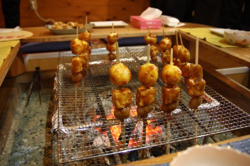 Dîner au Minshuku Yuzu no Sato à Mima, près de la vallée d'Iya, Tokushima, Shikoku, Japon