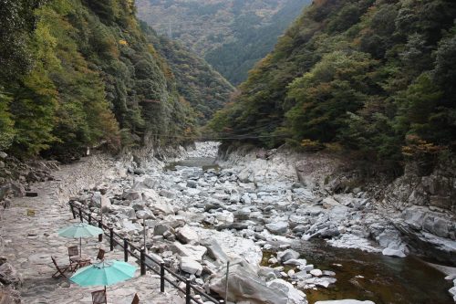 Au pied de l'Hôtel Iya Onsen, vallée d'Iya, Tokushima, Shikoku, Japon