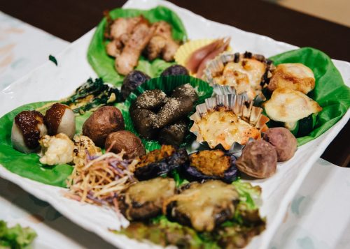 Dîner au Iiyama Yutaki-onsen, à Iiyama, préfecture de Nagano, Japon