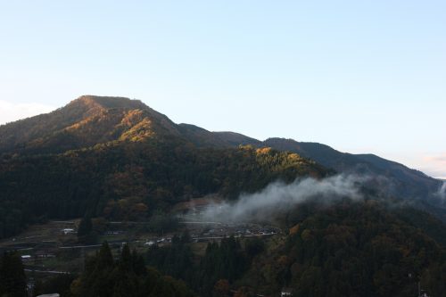 Maisons traditionnelles au hameau d'Ochiai, vallée d'Iya, préfecture de Tokushima, Shikoku, Japon