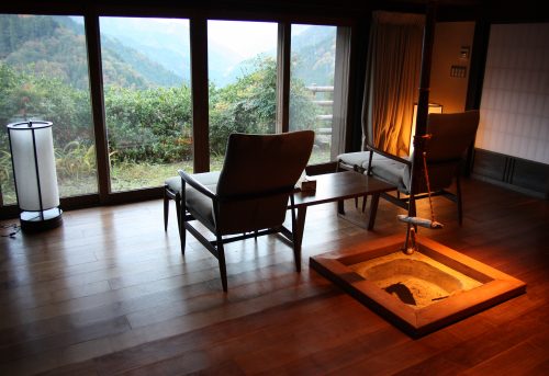 Maisons traditionnelles au hameau d'Ochiai, vallée d'Iya, préfecture de Tokushima, Shikoku, Japon