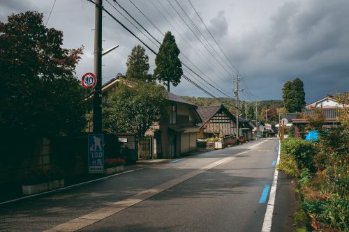 Sur la route du temple de Nisseki, Funahashi, préfecture de Toyama, Japon