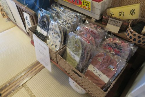 Les tabi, souvenir typique de Gyoda, non loin de Kumagaya dans la préfecture de Saitama, Japon