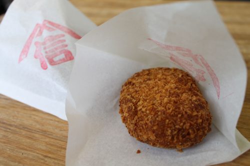 Menchi katsu ou croquette au boeuf de Murakami, préfecture de Niigata, Japon