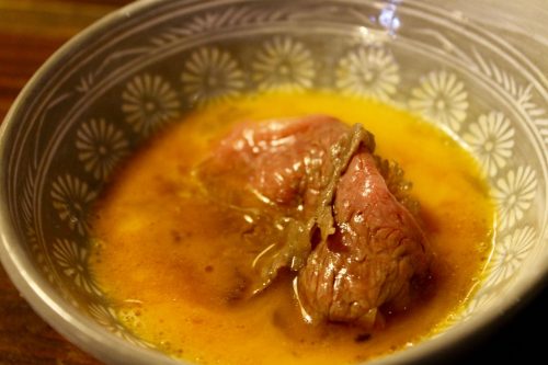 Boeuf de Murakami trempé dans l'oeuf cru, restaurant Edosho, préfecture de Niigata, Japon