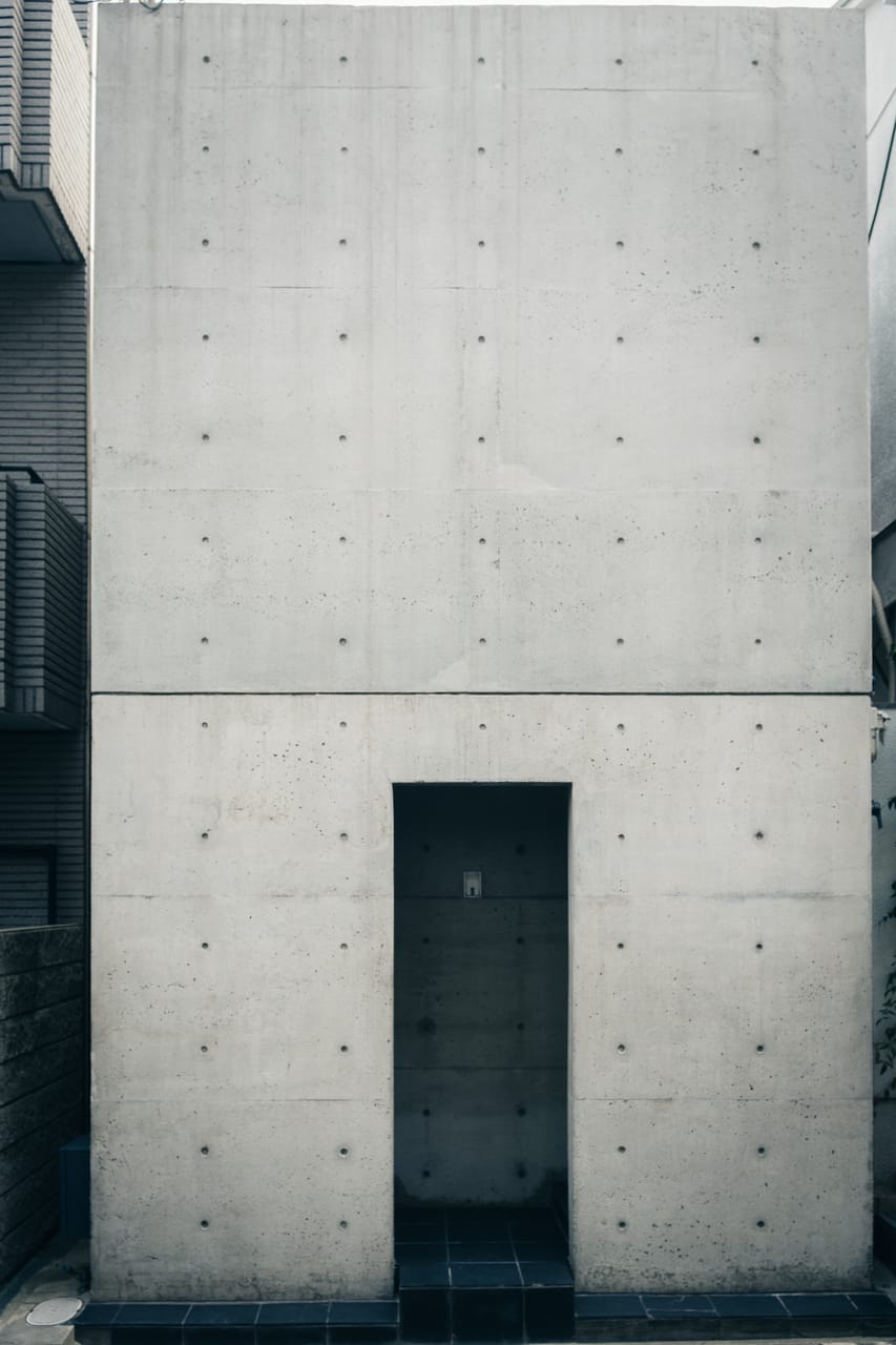 Sumiyoshi no Nagaya, la première habitation conçue par Tadao Ando, architecte japonais originaire d'Osaka, Kinki, Japon