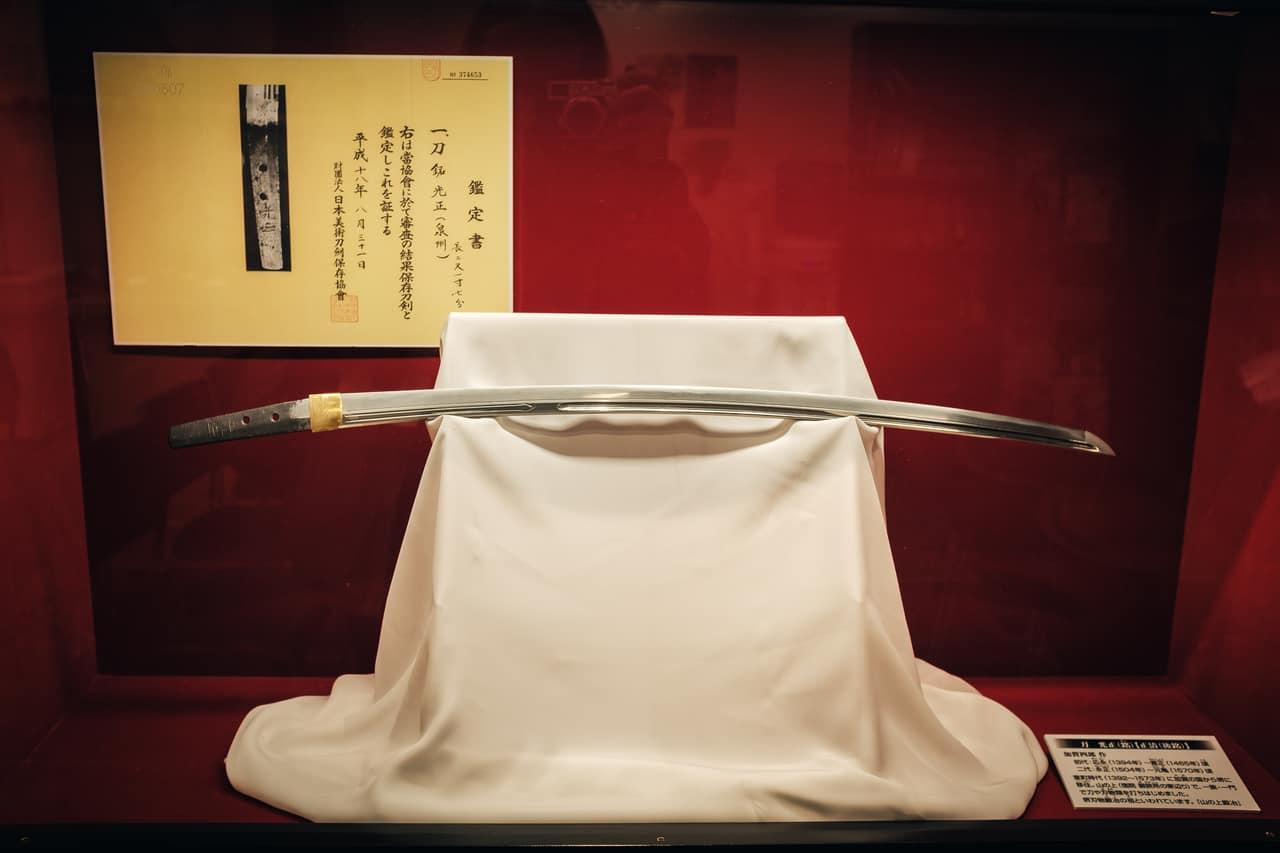 Sabre vieux de plusieurs siècles exposé au Musée de l'artisanat traditionnel de Sakai, Osaka, Japon