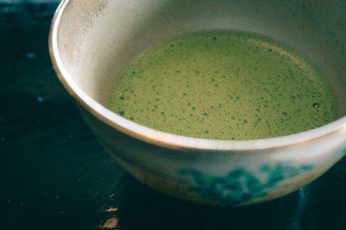 Dégustation de thé dans l'ancienne demeure de Sen no Rikyu, maître de la cérémonie du thé, Sakai, Osaka, région de Kinki, Japon
