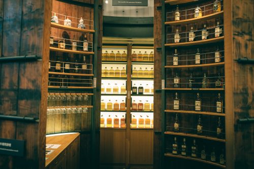 Bar de la distillerie de whisky Yamazaki, Osaka, région du Kansai, Japon