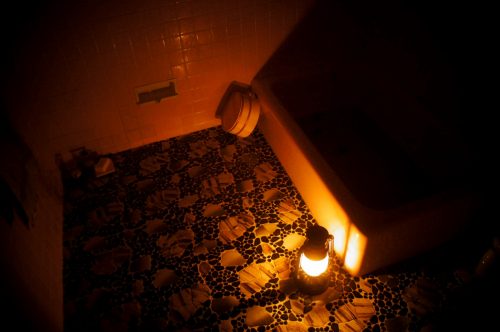 Fuben-ya, maison traditionnelle sans électricité ni eau courante dans la région du San'in, Japon