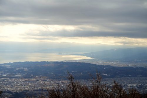 Point de vue sur Enoshima depuis le Mt Oyama, préfecture de Kanagawa, Japon