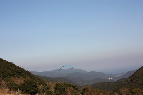 Vol en parapente au dessus de Minamisatsuma, Kagoshima, Japon