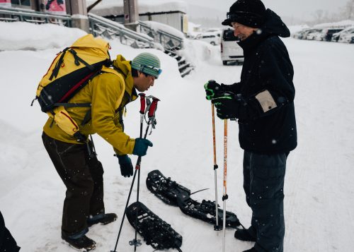 Départ de la randonnée en raquettes à Tazawako, Akita, Japon
