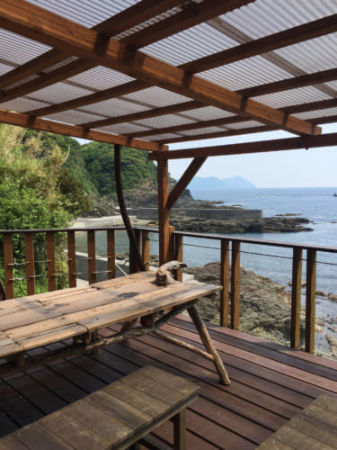 La vue sur la mer depuis la terrasse du restaurant Fukashima Shokudô