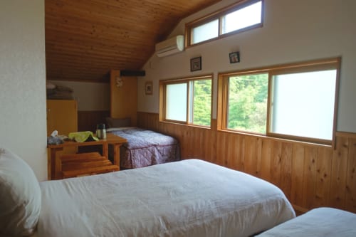 Chambre de style occidental dans le Minshuku Maroudo, à Takachiho, Miyazaki, Kyushu
