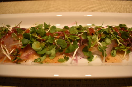 Plats d'inspiration italienne au menu du Ryokan Konomama - carpaccio de poisson