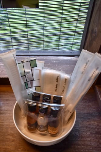 Articles de toilette mis à la disposition des clients du Ryokan Konomama