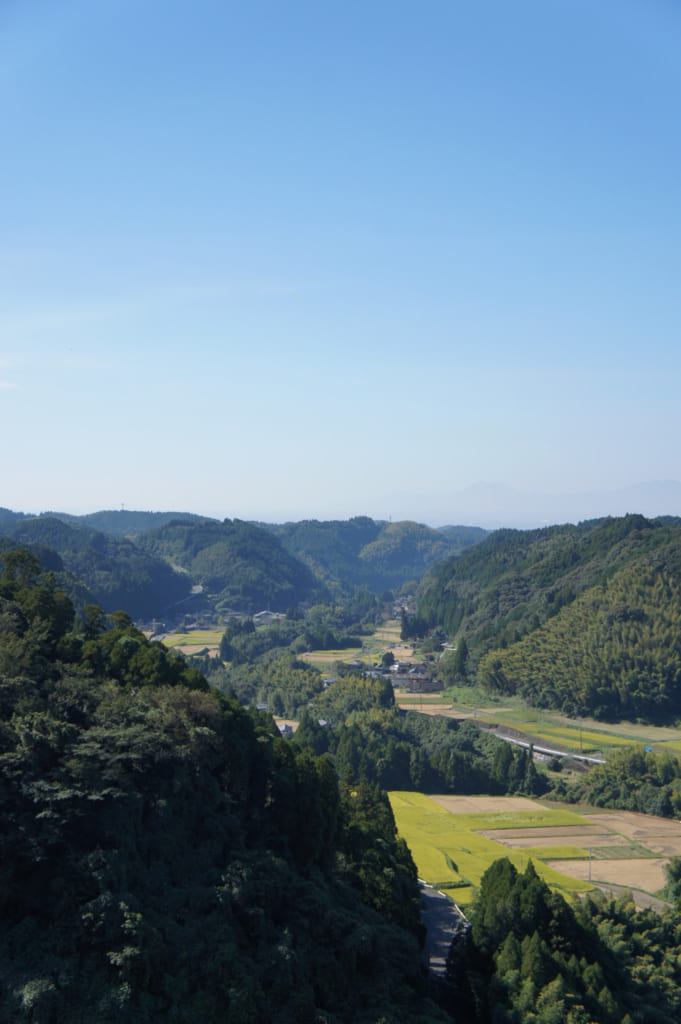 Vue sur la vallée depuis le barrage de Ryumon