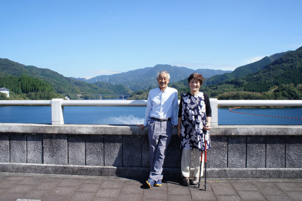Le couple Yonemura, sur le barrage de Nyumon