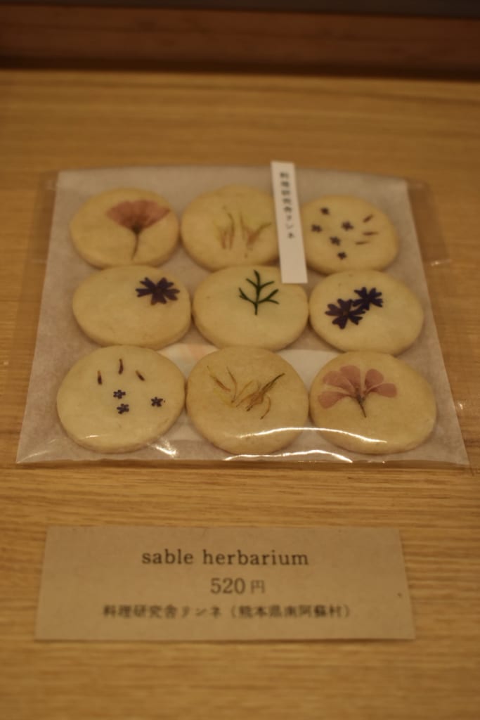 Bisuits sablés décorés de fleurs du mont Aso