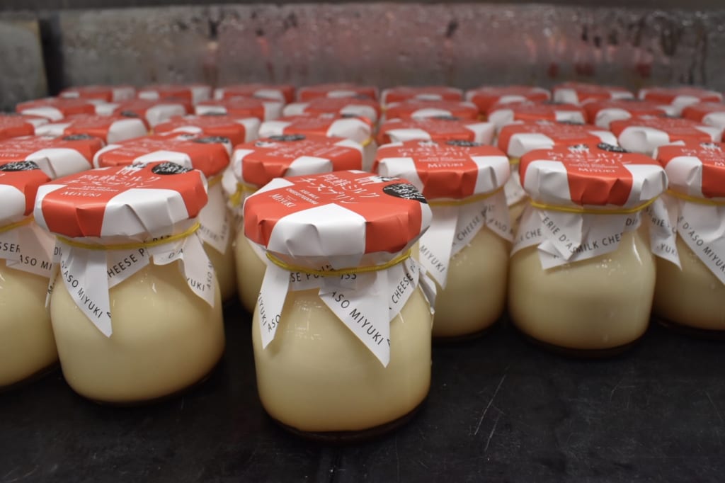 Pots de crème dessert, dans la michi-no-eki à Aso