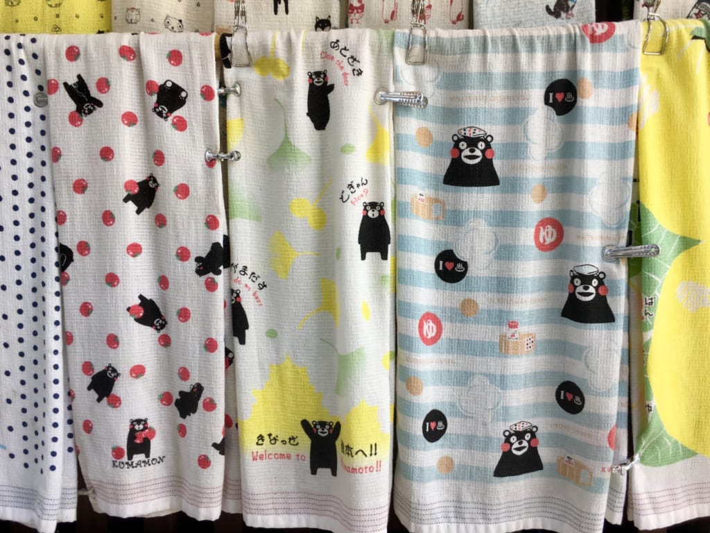 Serviettes à l'effigie de Kumamon, la mascotte de Kumamoto