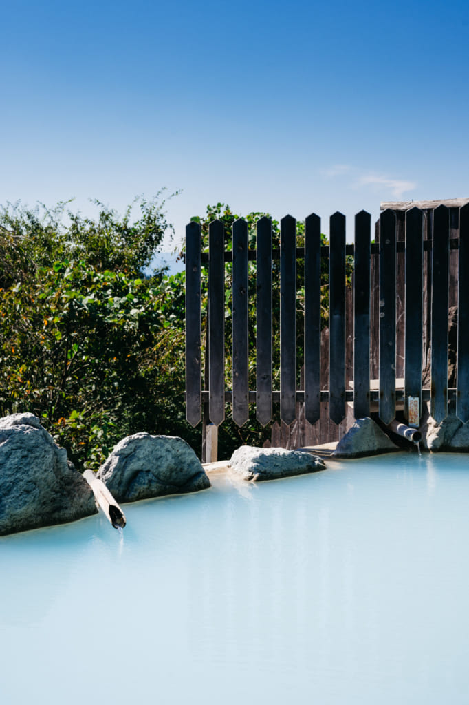 L'eau thermale d'un bleu laiteux de Horei-no-Yu