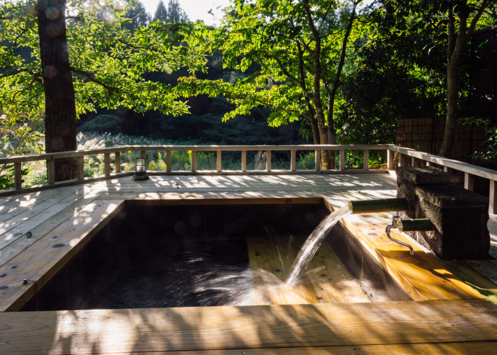 L'onsen privatif premium entouré de verdure