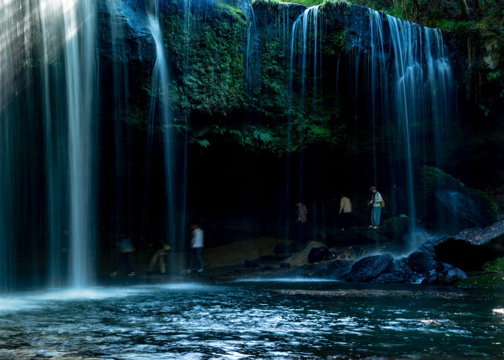 Les chutes de Nabegataki à Waita Onsen dans le nord de Kumamoto