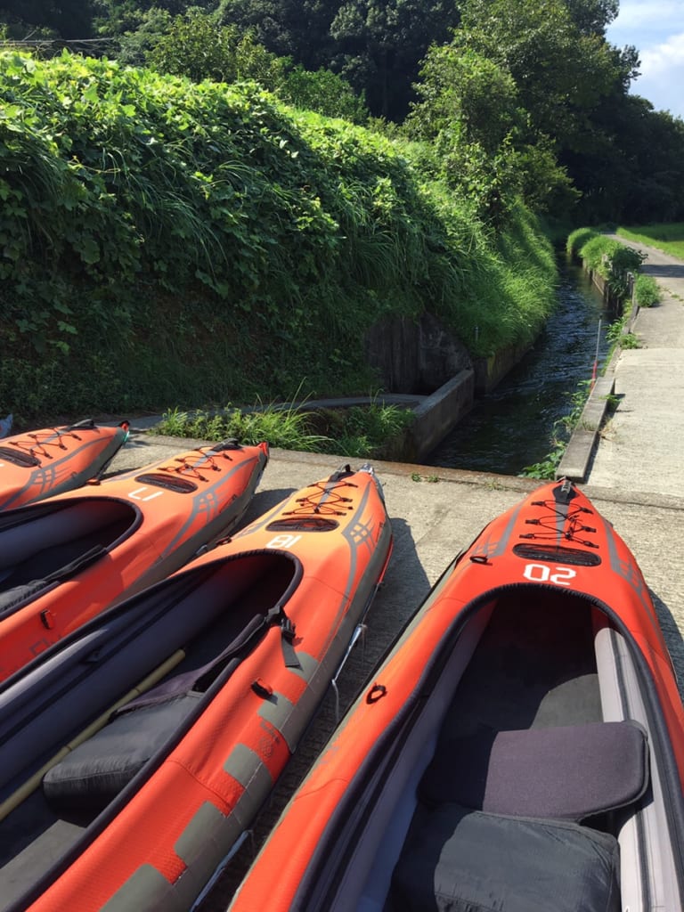 kayak qui naviguera bientôt dans les cannaux d'irrigation de kikuchi