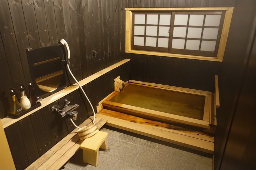 Onsen privatif du ryokan Yunoyado Motoyu club