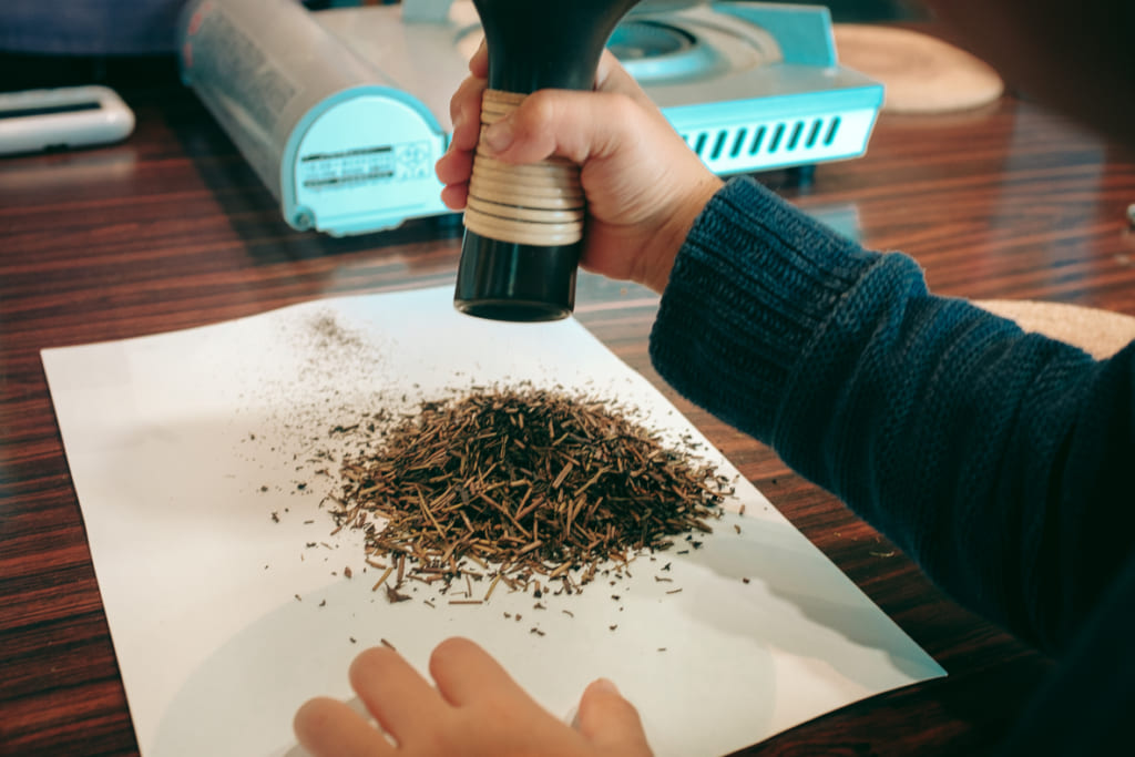 Hojicha torréfié de manière traditionnelle