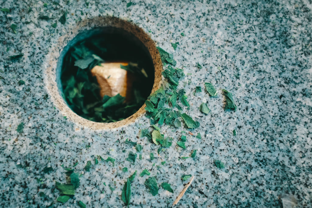 Feuilles de thé avant d'être moulues