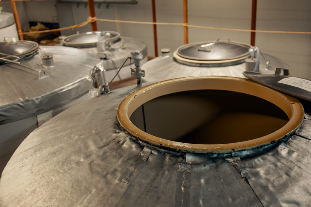 Les cuves de la brasserie Kitaya à Yame