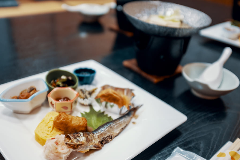 petit déjeuner traditionnel du ryokan ikenoyamaso à Yame