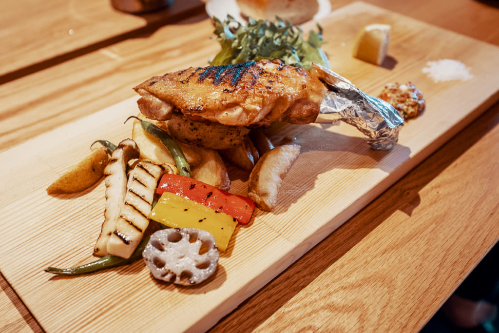 poulet grillé au restaurant arita huis à saga