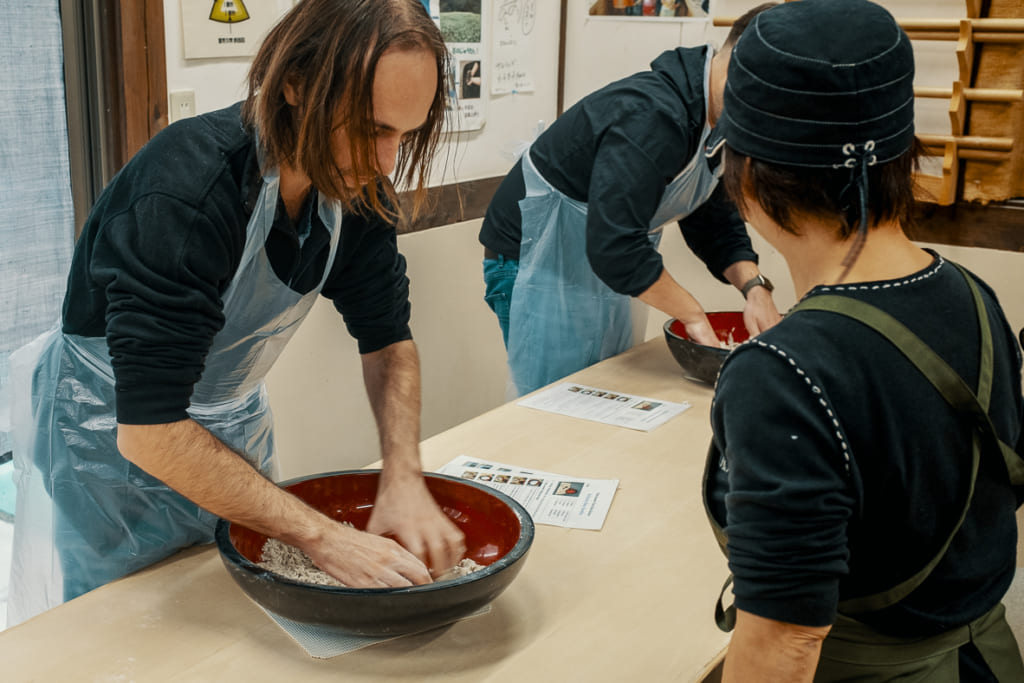 il faut pétrir la pate