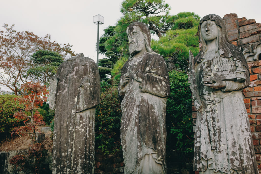 Statues datant de la construction d'origine de l'église de l'immaculée conception à Nagasaki