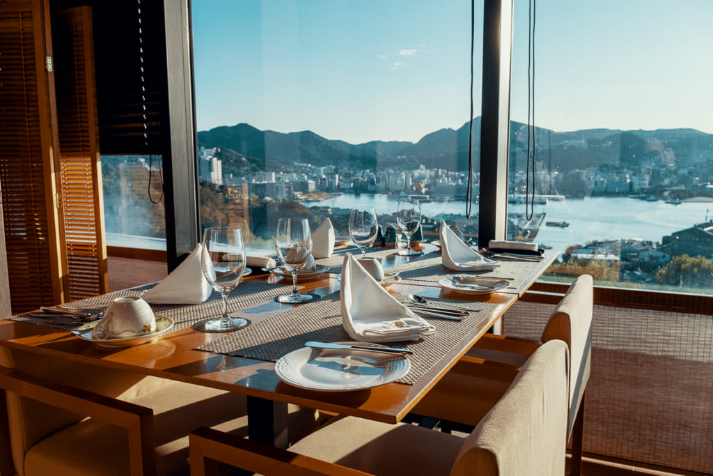 Petit déjeuner à la carte avec vue sur la baie de Nagasaki