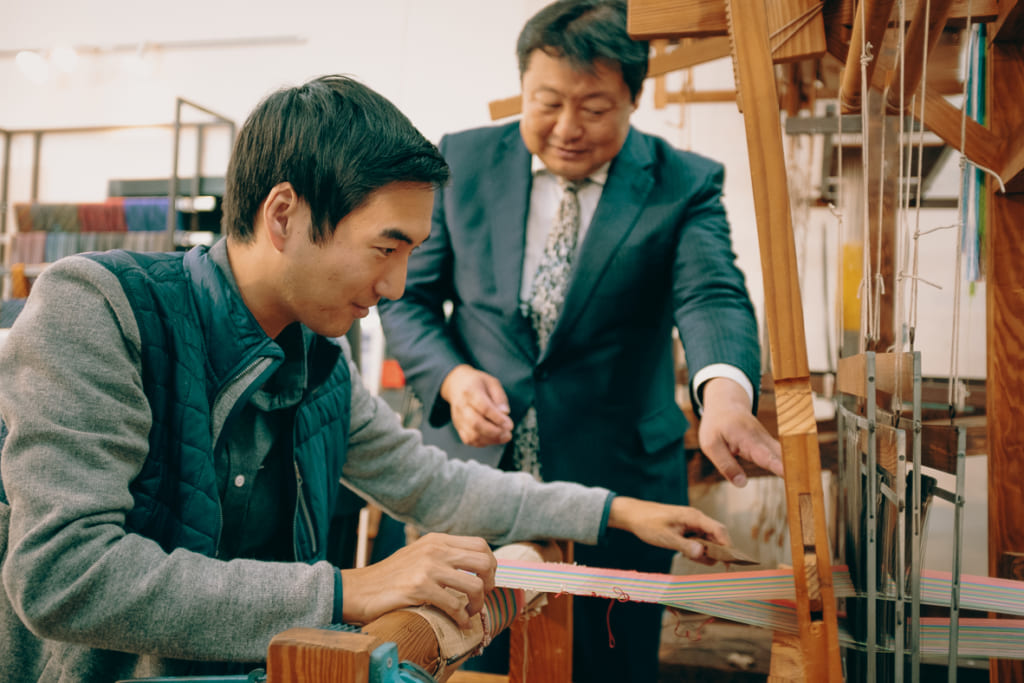 Essayer les techniques traditionnelles du tissage de Fukuoka