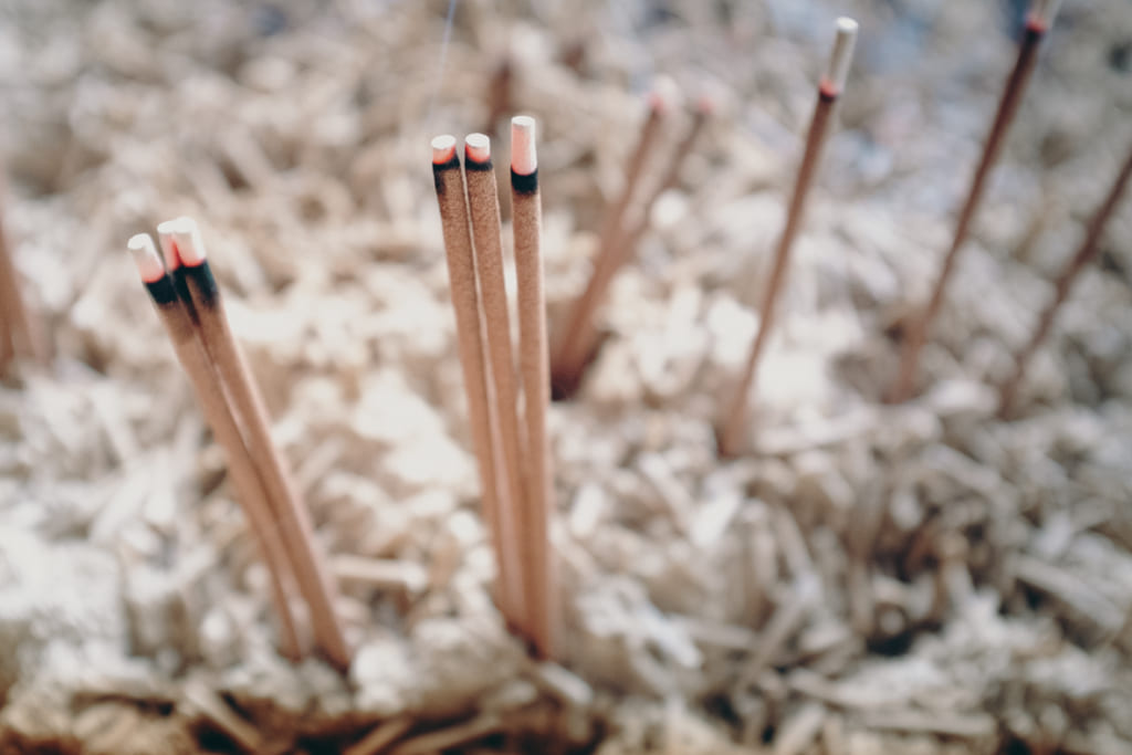 bâtons d'encens dans le temple Tochoji