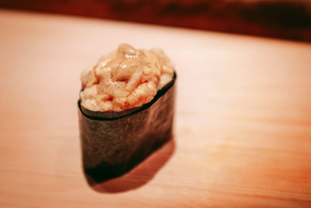 Sushi à l'oursin dans le restaurant Gyoten à Fukuoka