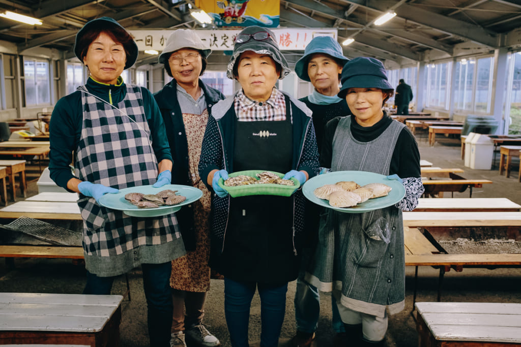 Les femmes qui tennent le restaurant associatif Karatomari Ebisu