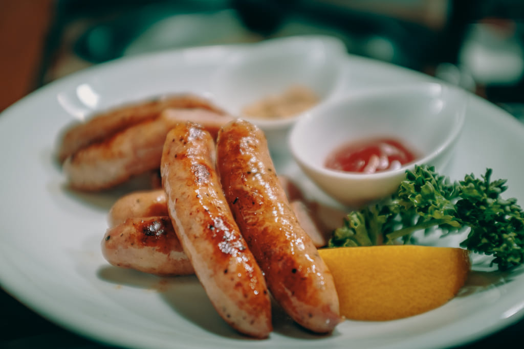 assiette de saucisses