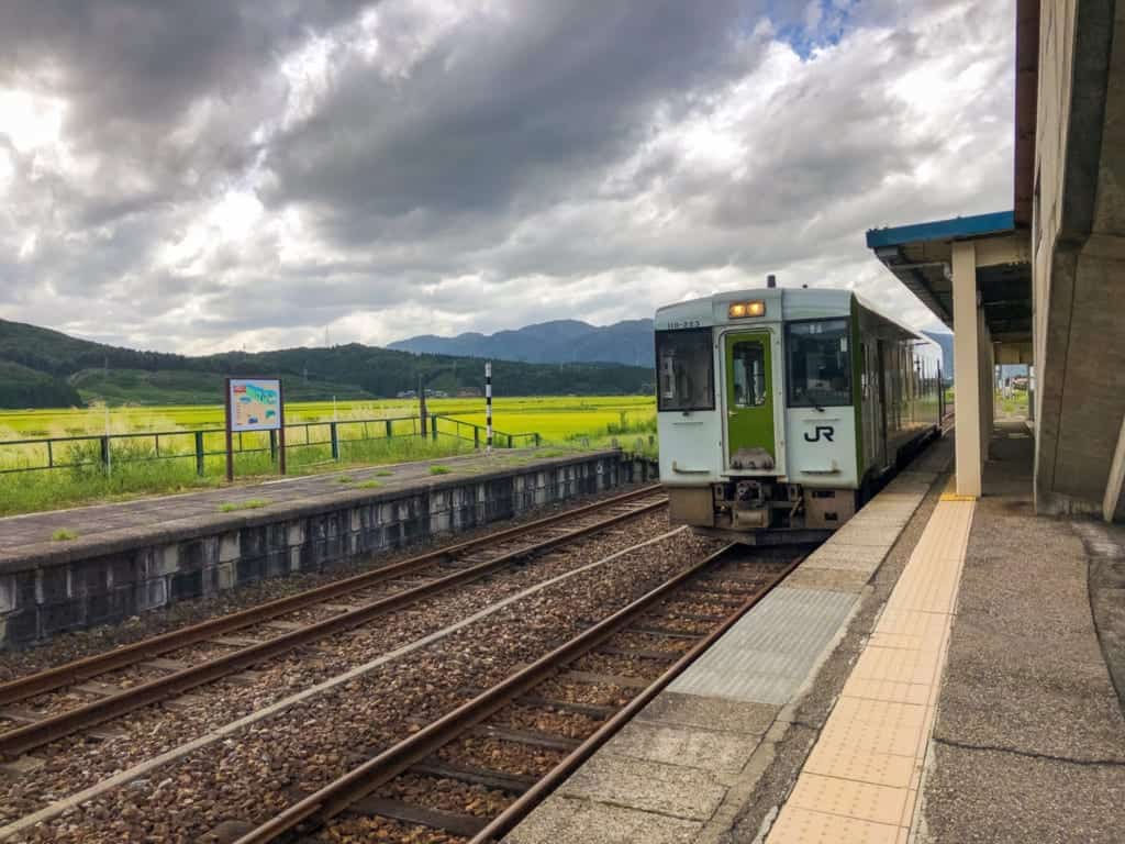 Train dans la gare de Sekikawa