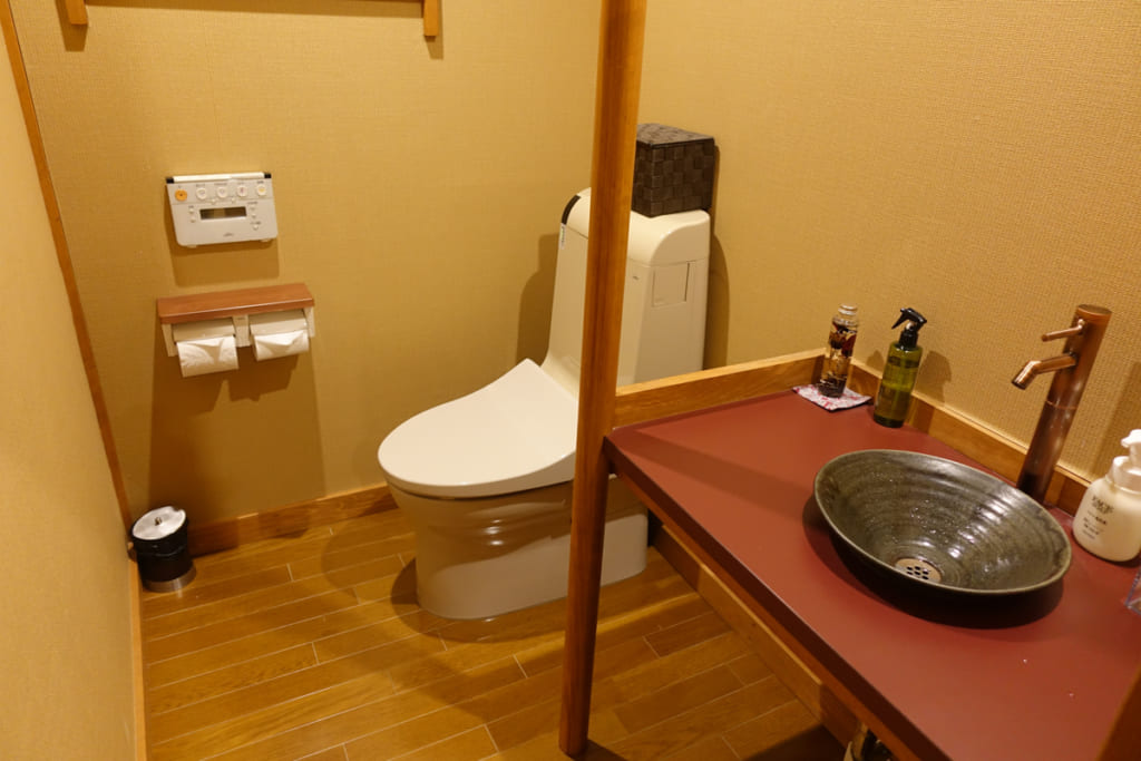 Toilettes occidentales des hébergements de Takanosu Onsen