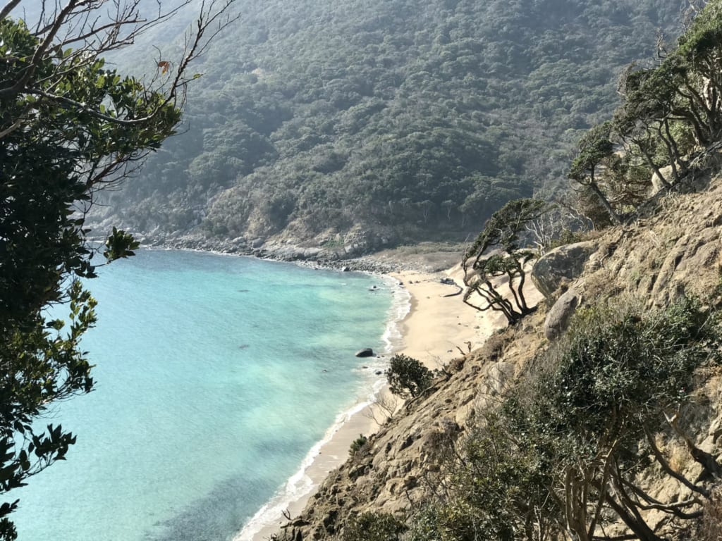 vue paradisiaque des plages de l'île ojika