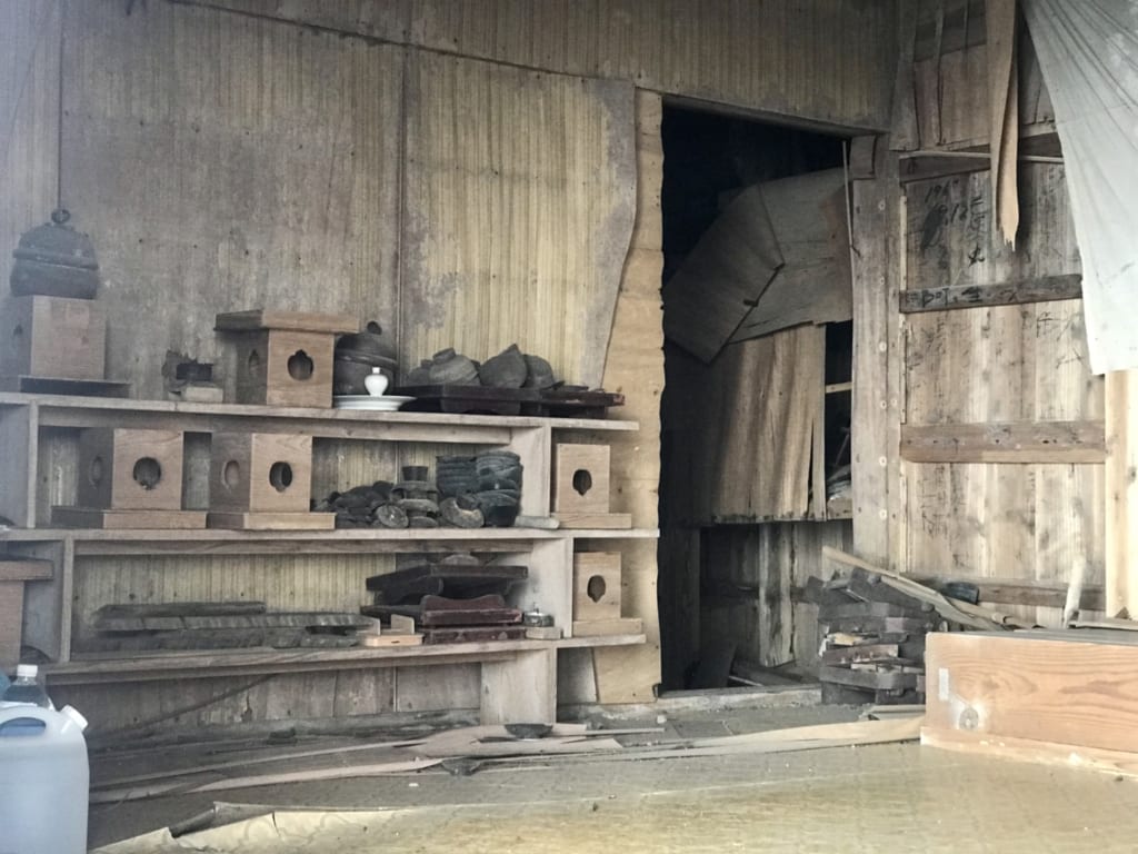 île abandonnée et temple abandonné : le temple okino-kojima