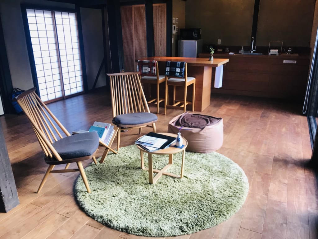 salon d'une maison japonaise traditionnelle kominka